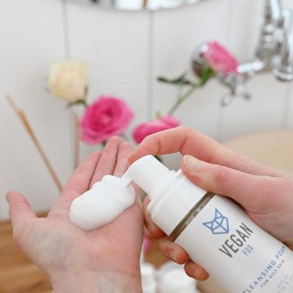 Texture of Vegan Fox Cleansing Foam for Oily & Combination Skin, 200 ml gentle facial cleanser for a fresh complexion - That Green Store