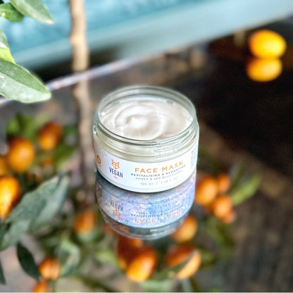 Texture of Vegan Fox Revitalising & Hydrating Face Mask, 100 ml revitalising face treatment for a glowing look - That Green Store