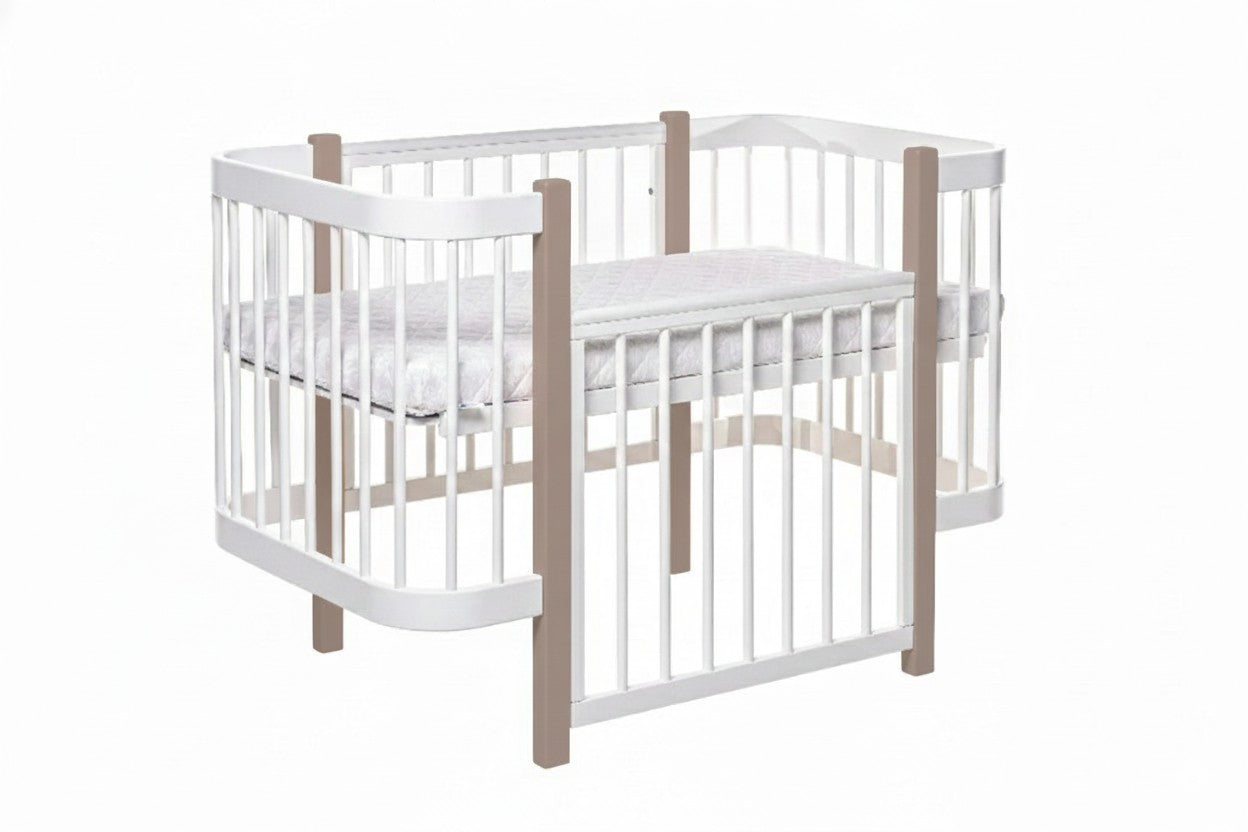 Detail of the sustainable wooden slats on the KOTTO cappuccino baby bed