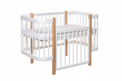 Detail of the eco-friendly wooden frame on the KOTTO natural baby bed