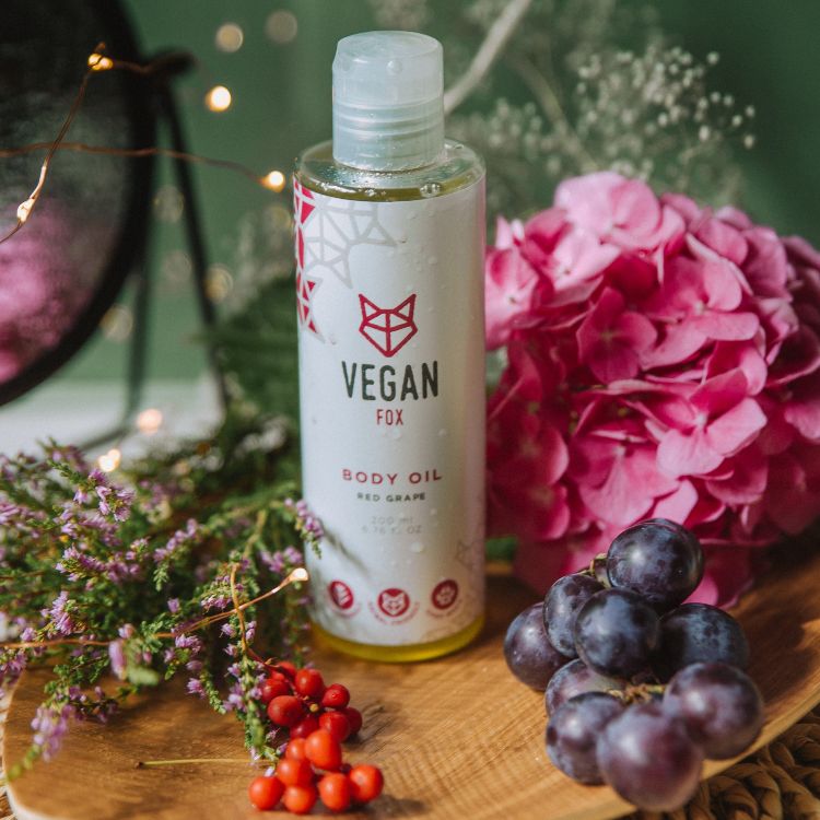 Front of Vegan Fox Red Grape Body Oil, 200 ml natural body oil for skin elasticity and glow - That Green Store