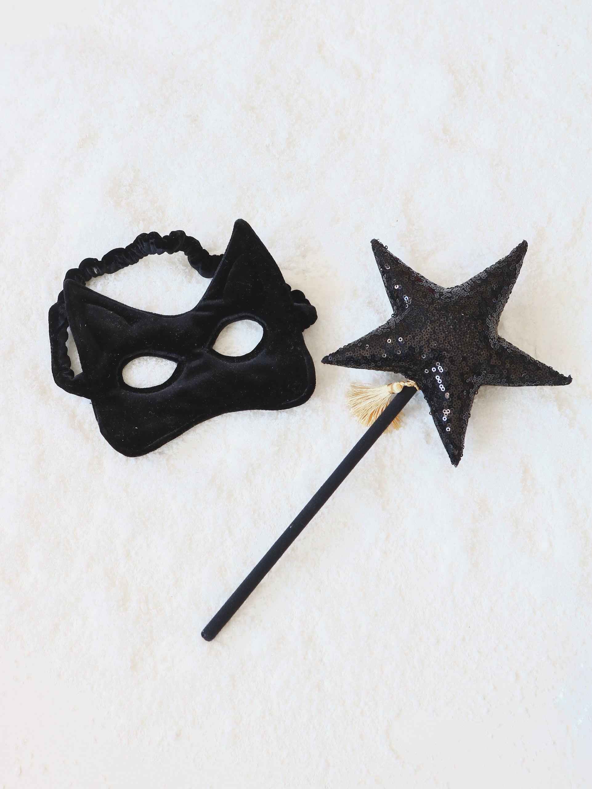 Pretend play accessory: Black cat mask for masquerades