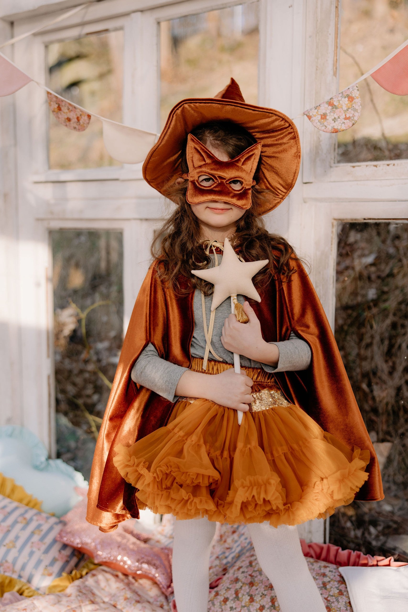 Lifestyle: Enchanted play with the Moi Mili Ginger velvet cat mask
