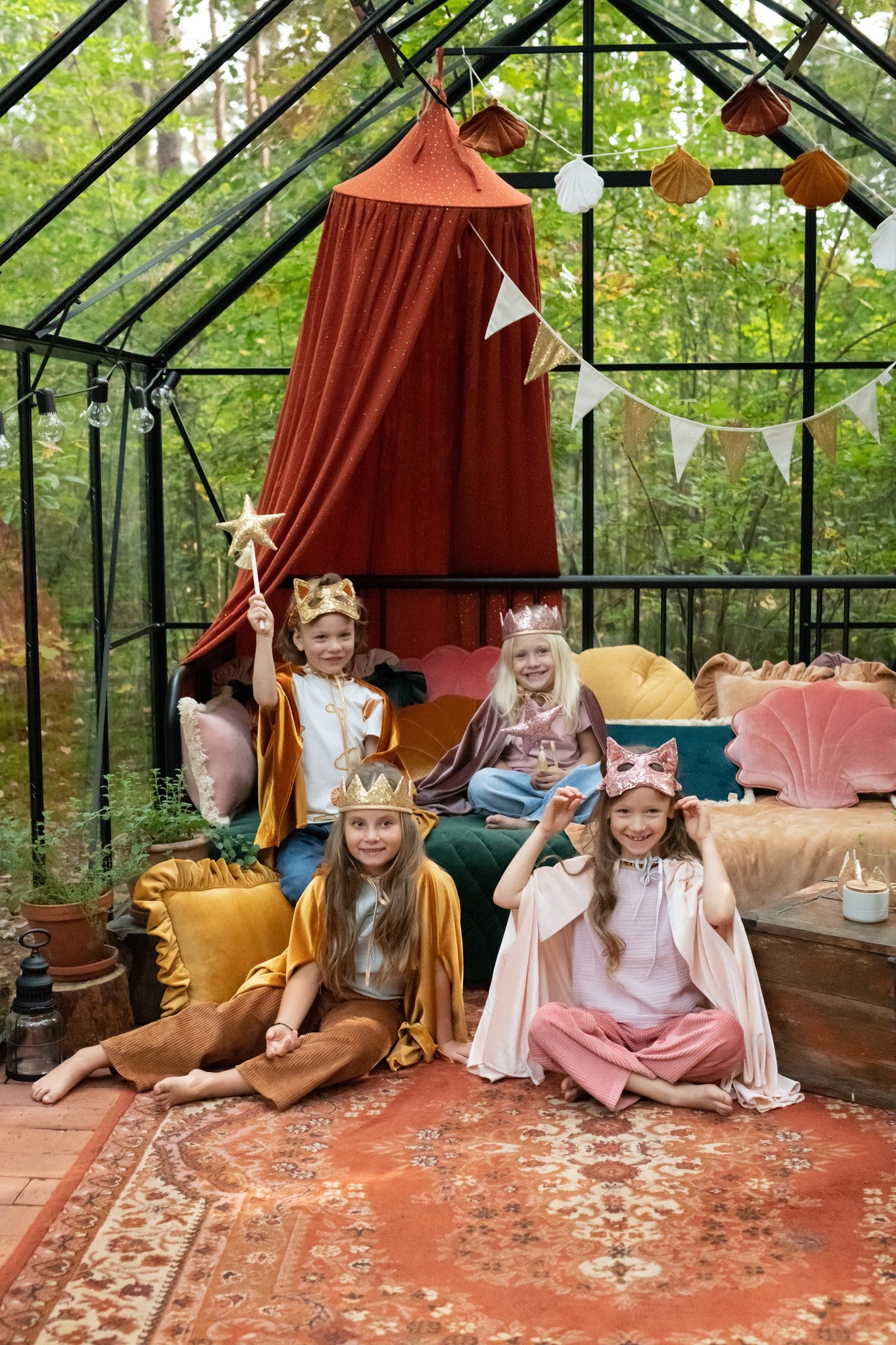 Lifestyle: Sparkly dress-up fun with the Moi Mili Gold cat mask