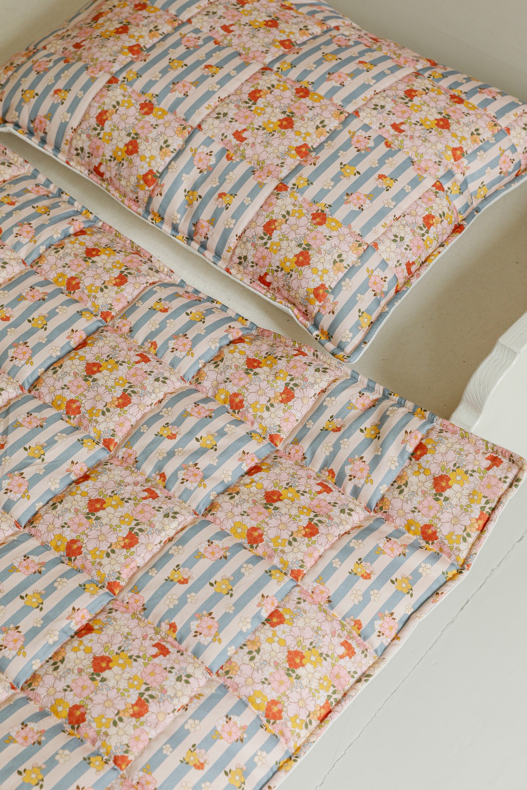 Moi Mili Summer Garden Patchwork Set - Quilted cotton blanket and pillow