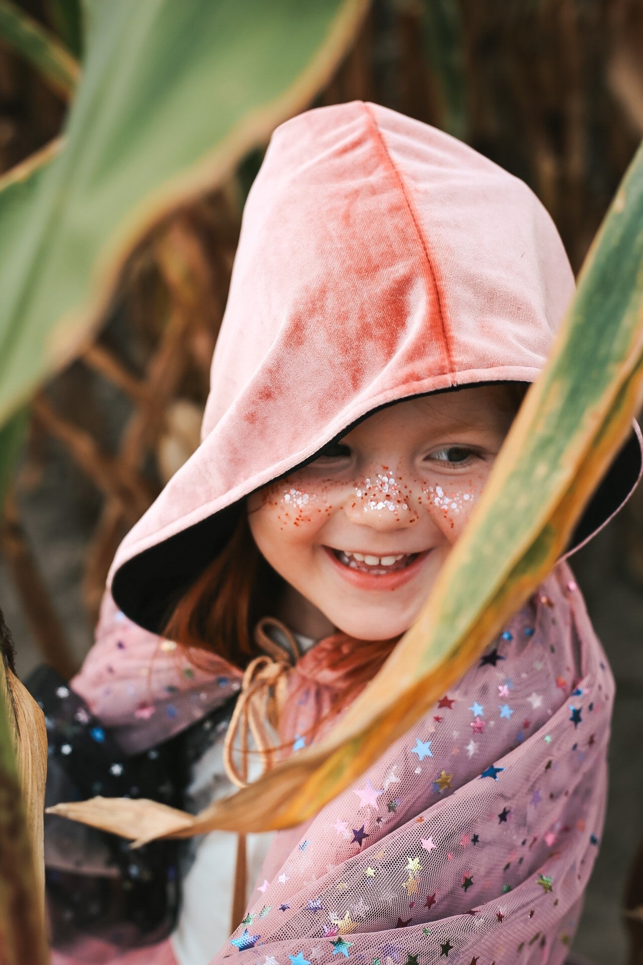 Lifestyle: Kids applying Rose Star Dust eco-glitter for a party
