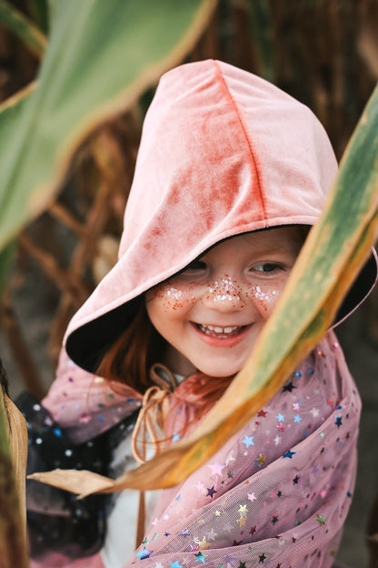 Lifestyle: Kids applying Rose Star Dust eco-glitter for a party