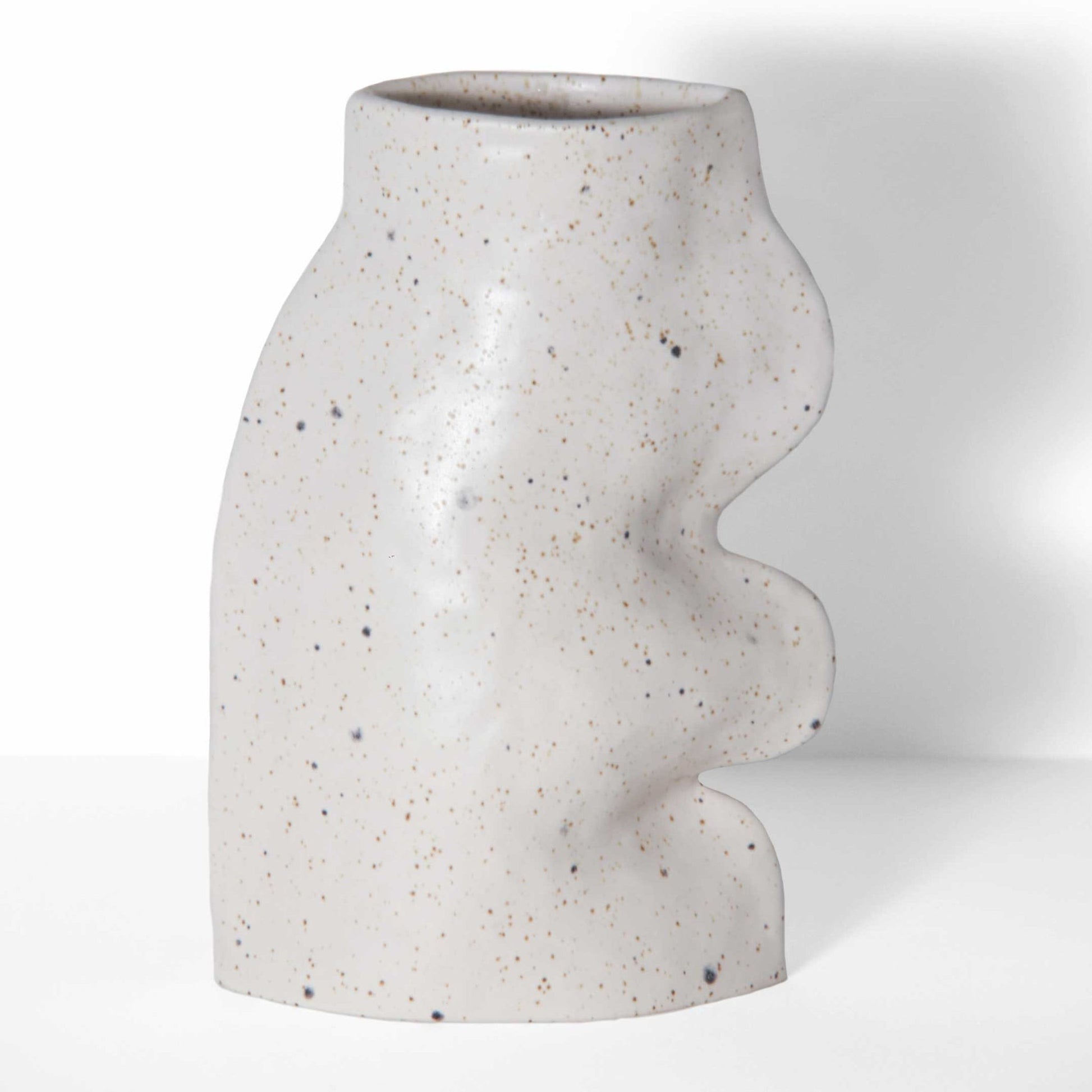 Handmade Fluxo ceramic vase in White with a unique gradient finish, crafted in Portugal. Contemporary sustainable home decor on That Green Store.