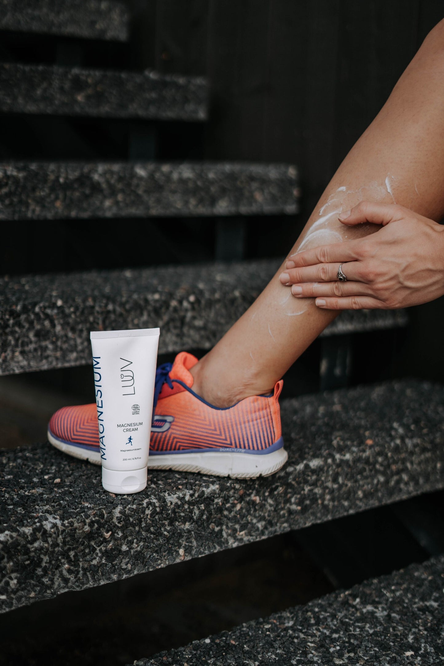 Texture of Magnesium Cream COSMOS, 200ml - Muscle relief and recovery body cream by LUUV.