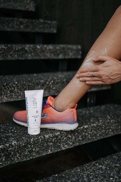 Texture of Magnesium Cream COSMOS, 200ml - Muscle relief and recovery body cream by LUUV.