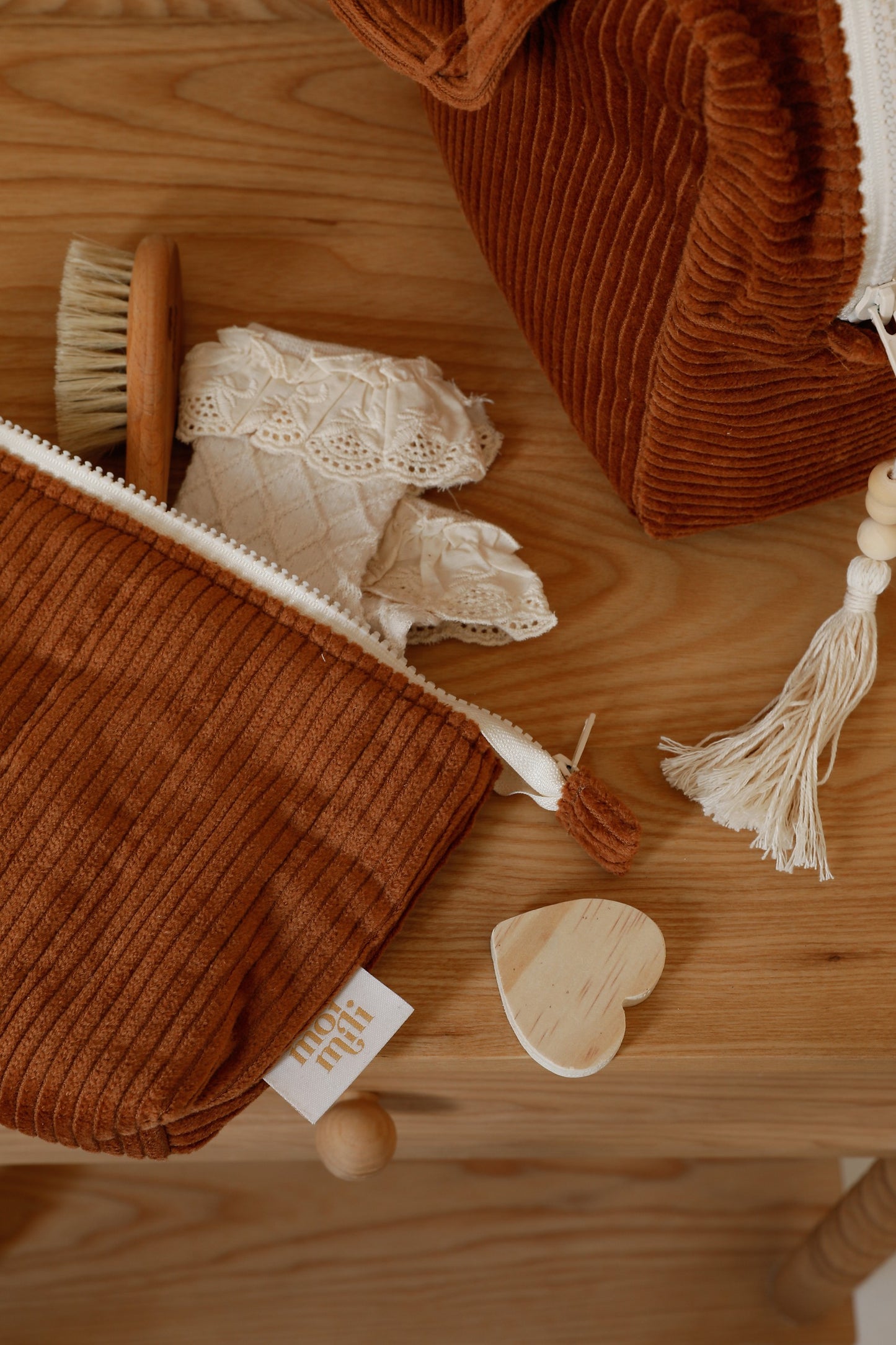 Travel scene: Caramel large and small pouches for a stylish weekend
