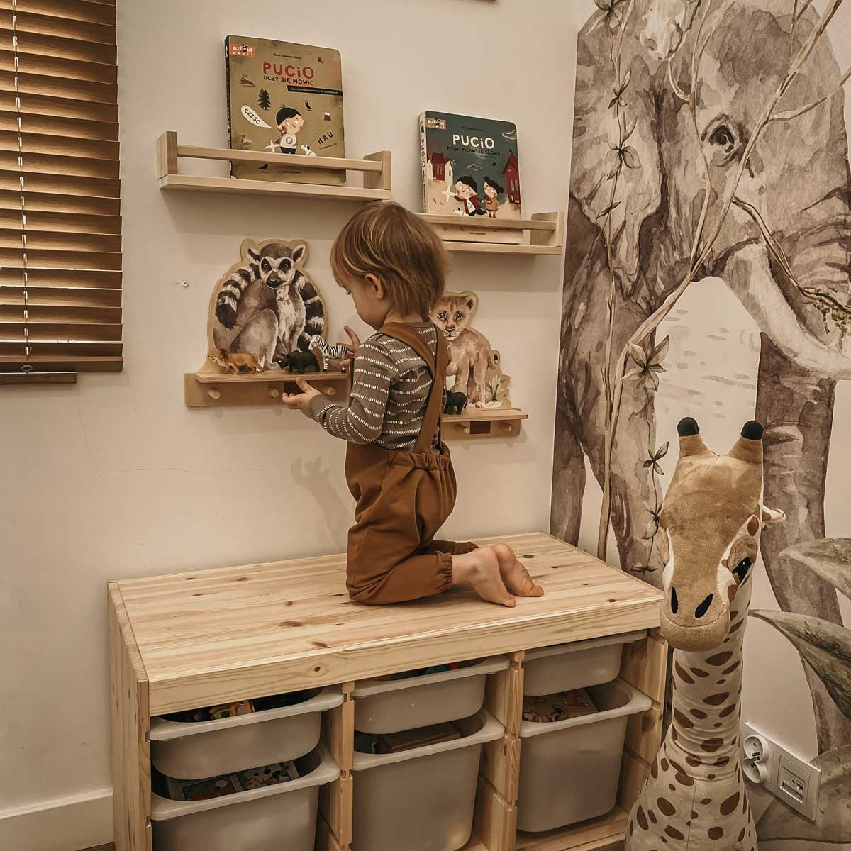 Mini Wall Shelf - Lemur