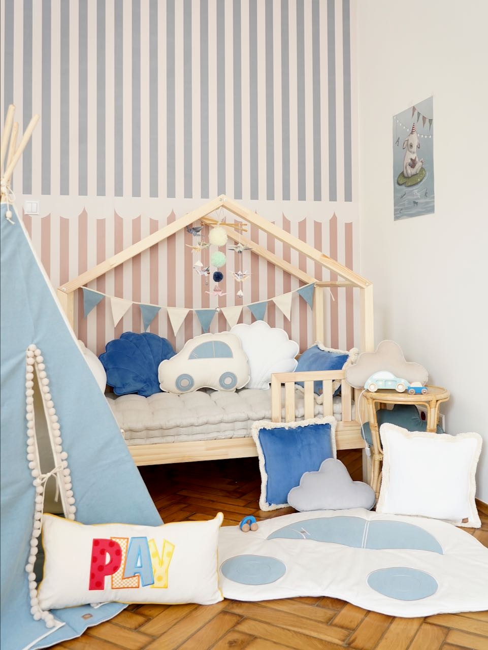 Modern nursery: Pastel Colors origami mobile in a bright, Scandinavian-style baby room