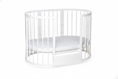Detail of the curved wooden rails on the white KOTTO transforming crib